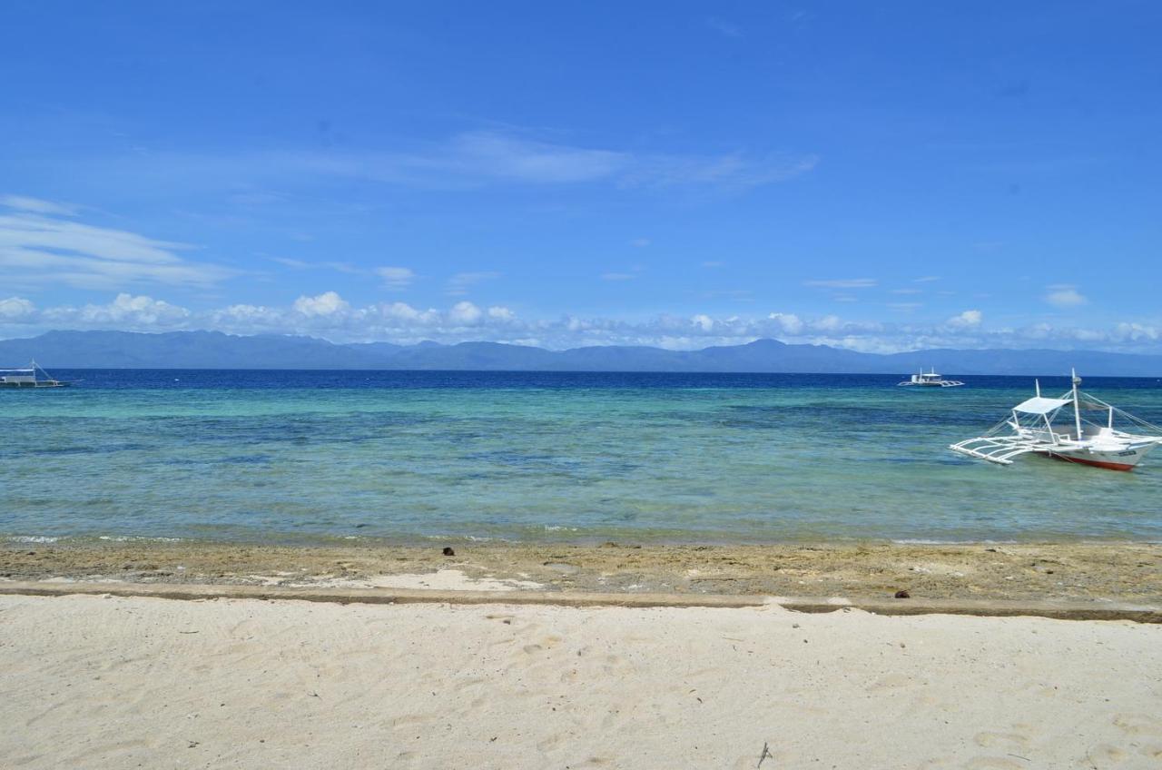 Private Beachfront Accommodation With Ocean View And Direct Reef Access Моалбоал Екстериор снимка