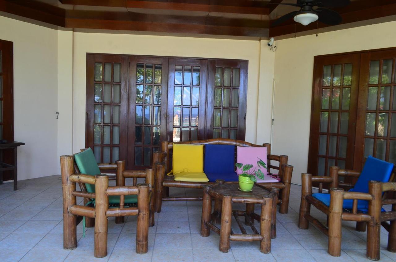 Private Beachfront Accommodation With Ocean View And Direct Reef Access Моалбоал Екстериор снимка